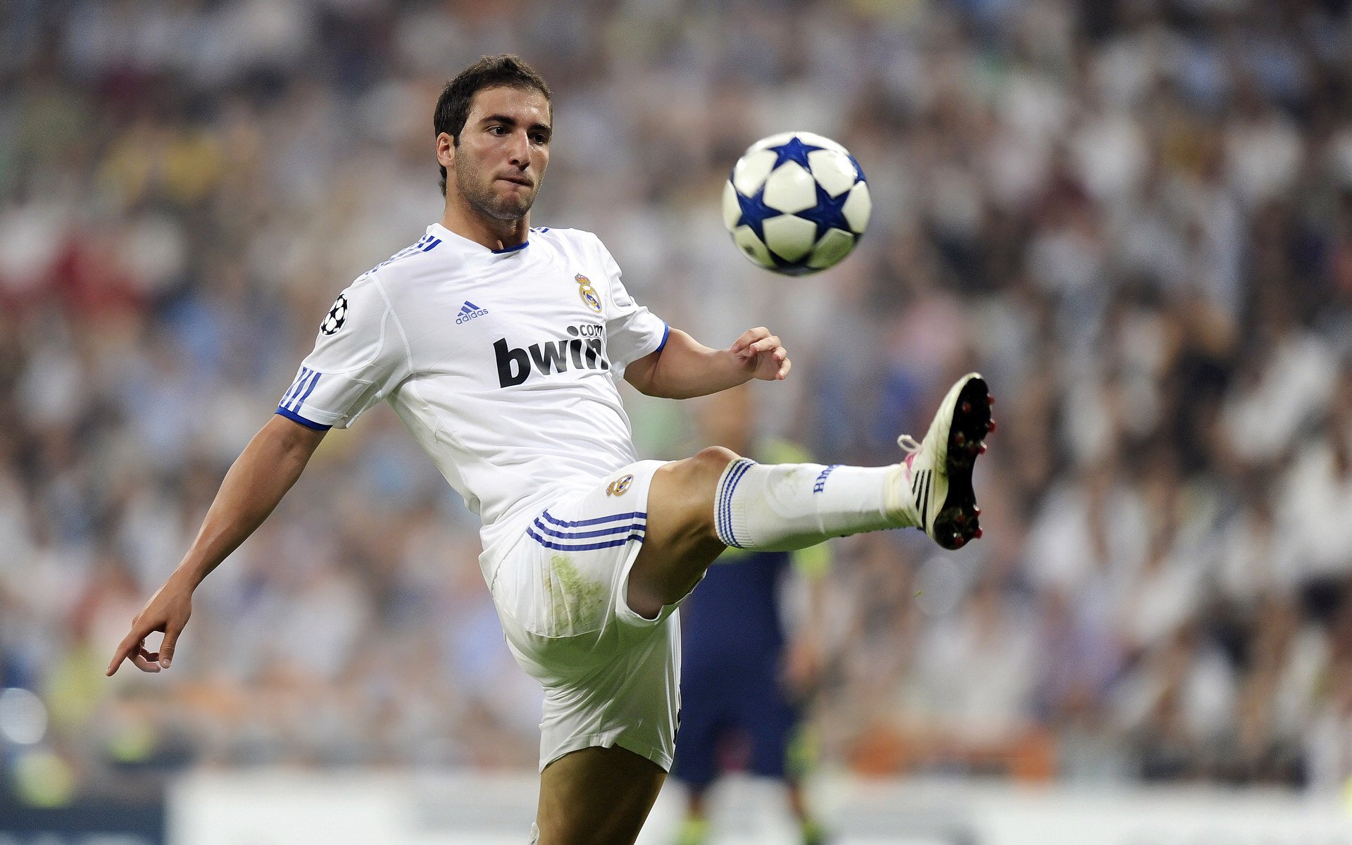 国足体能训练体系日益完善，记者_国足体能状况不太理想