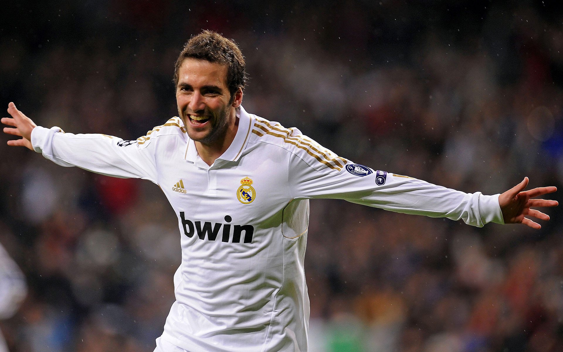 奥格斯堡主场2-1战胜美因茨，保级关键三分，奥格斯堡转入球员